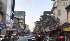 Hà Nội tắc đường ngay trong ngày mùng 1 Tết - Ảnh ghi nhận trên tuyến phố Bạch Mai