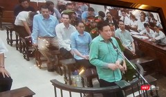 Hà Văn Thăm tại phiên xét xử sơ thẩm "đại án" OceanBank - Ảnh: XT