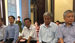 Các bị cáo tại phiên xét xử ngày 25/6 - Ảnh: PLO