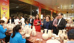 Với tâm huyết của mình, Madame Nguyễn Thị Nga - Chủ tịch Tập đoàn BRG định hướng phát triển Gốm Chu Đậu trở thành một trong những biểu tượng Quốc gia