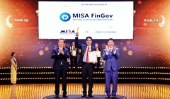 Đại diện MISA nhận Giải Top 10 Sao Khuê 2021 cho Nền tảng Quản trị tài chính Nhà nước MISA FinGov