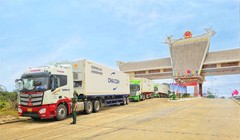  Phương tiện vận chuyển của THILOGI tại CK quốc tế Nam Giang trong ngày khai trương