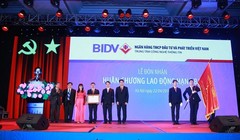 TT CNTT BIDV nhận Huân chương lao động hạng 3 năm 2016