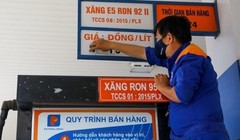 Giá xăng cao kỷ lục 32.870 đồng/lít