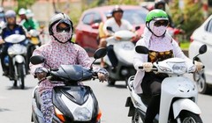 Chị Khánh Thy phải mất hơn 700 nghìn tiền xăng để đi làm mỗi tháng (Hình minh họa)