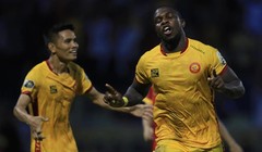 Ngoại binh Rimario đã trở thành người hùng cho đội chủ nhà Thanh Hóa khi ghi cả 2 bàn thắng. Ảnh VPF