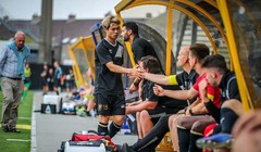 HLV Brys đã yêu cầu Công Phượng khởi động từ phút 75 nhưng vẫn không cho vào sân. Ảnh màn hình.