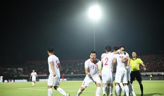 Các cầu thủ “hãy vui, nhưng đừng vui quá”. Ảnh TTXVN