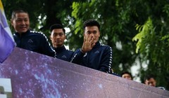 Có 2 tấm huy chương vàng nhưng thủ môn Bùi Tiến Dũng chưa thể nở nụ cười mãn nguyện sau khi khép lại mùa bóng 2019. Ảnh AT