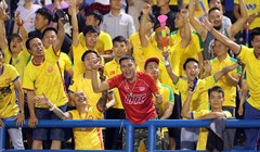 Cổ động viên xứ Thanh, sau niềm vui là nỗi lo. Ảnh VPF.