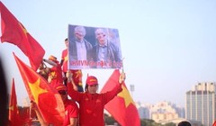 Niềm vui khi chúng ta vẫn đứng đầu bảng G. Ảnh AT.