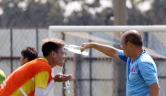 Ông Park quyết tâm “vá lỗi” để giành chiến thắng trước U23 Jordan. Ảnh AFC