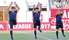 "Đúng là điều này đáng báo động khi các trọng tài FIFA lần lượt không tiếp tục nữa vì nhiều lý do" trưởng ban trọng tài Dương Văn Hiền nói.