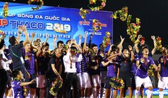 CLB hoàn tất cú ăn ba của mùa giải. Ảnh HNFC.