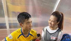 Hiệp 2 thì HLV Quang Trường mới tung Văn Đức vào sân, khi đó, lối chơi của đội bóng xứ Nghệ mới khởi sắc hơn chút.. Ảnh SLFC.