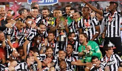 Chỉ cần một cuộc gọi của đội trưởng Giorgio Chiellini, toàn bộ thành viên trong đội đã đồng ý giảm lương. Ảnh CLB