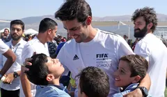 Sau khi giải nghệ Kaka thường xuyên tham gia các hoạt động từ thiện của FIFA, đại sứ hình ảnh cho Real Madrid hoặc AC Milan. Ảnh FIFA.