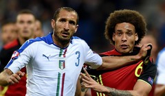Italia đã đo ván đội bóng đứng đầu BXH của FIFA. Ảnh AP