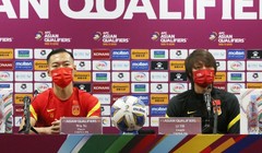 HLV Li Tie đang chịu nhiều áp lực. Ảnh China Daily