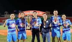 Dưới sự chỉ đạo của HLV Kiatisuk các ngoại binh, cầu thủ nội và cầu thủ trẻ đã vô địch Cúp Hoàng đế Quang Trung. Ảnh HAGL FC.