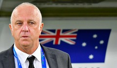 HLV Graham Arnold có kết quả xét nghiệm Covid-19 dương tính . Ảnh AP