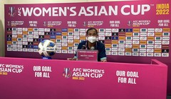 HLV Mai Đức Chung, “ông bố” hiếm có, khó tìm của bóng đá nữ Việt Nam. Ảnh VFF.