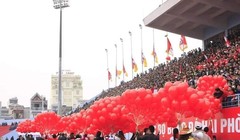 Khán giả Hải Phòng nô nức đến sân. Ảnh HPFC.