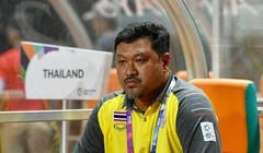 HLV Worawut Srimaka của U23 Thái Lan đang đứng trước tình cảnh các CLB không chịu nhả quân chuẩn bị cho SEA Games 31. Ảnh FAT.