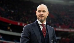 HLV Erik ten Hag đã đến sân Old Trafford. Ảnh AP.