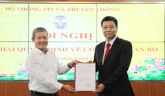 Thứ trưởng Nguyễn Thành Hưng trao Quyết định bổ nhiệm cho ông Đỗ Công Anh 