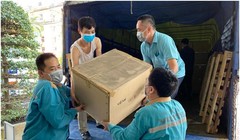 Viettel Bắc Giang đang vận chuyển camera đến điểm lắp đặt. Ảnh Mic