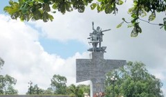 Tượng đài TNXP chiến thắng Hàm Rồng