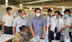  Bí thư Tỉnh ủy Thanh Hóa Đỗ Trọng Hưng (áo sẫm) chỉ đạo phòng, chống dịch covid -19 và sản xuất tại doanh nghiệp