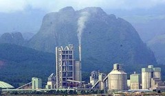  Nhà máy xi măng Nghi Sơn công trình đầu tiên được xây dựng tại vùng cát trắng, gió lào Tĩnh Gia (1997)