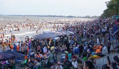  Du lịch biển Thanh Hóa thường quá tải vào những ngày hè
