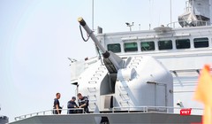 Sáng 11/4, tuần dương hạm Vendemiaire cùng 98 sỹ quan, thuỷ thủ Hải quân Pháp đã cập cảng Tiên Sa (TP Đà Nẵng), chính thức bắt đầu chuyến thăm hữu nghị 5 ngày tại TP Đà Nẵng.