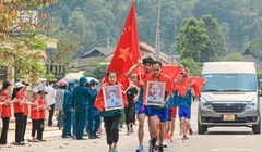 10 VĐV chạy tiếp sức hoàn thành 900 km từ Quảng Bình đến Điện Biên