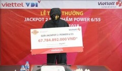 Người đàn ông lĩnh giải độc đắc Vietlott gần 70 tỷ đồng. Ảnh: Vietlott