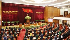 Bộ Chính trị chỉ còn 13 người, có nên bầu bổ sung?