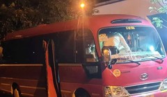 Bé 5 tuổi tử vong trên xe ô tô đưa đón: Thấy vắng học sinh nhưng không ai kiểm tra