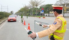 Đề xuất phạt 1 triệu đồng nếu cho trẻ dưới 10 tuổi ngồi hàng ghế trước ô tô