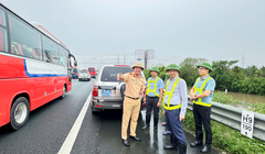 Lãnh đạo Cục Đường bộ kiểm tra nhiều điểm sạt lở do mưa bão