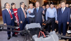 Tổng bí thư Tô Lâm thăm gian triển lãm của Tập đoàn công nghệ CMC