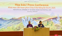 Bà Nguyễn Thị Anh Thi, Phó Chủ tịch UBND TP Đà Nẵng chủ trì họp báo.