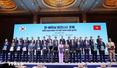 Chủ tịch MB Lưu Trung Thái (hàng đầu tiên, thứ tư từ trái sang) tại Diễn đàn doanh nghiệp Hàn Quốc - Việt Nam tổ chức tại Seoul. Ảnh: TTXVN.