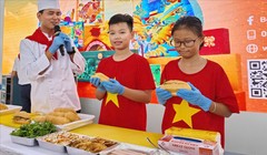 Trải nghiệm đặc biệt: Làm bánh mỳ cùng đầu bếp hàng không 