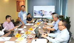 Nhà báo Nguyễn Bá Kiên chia sẻ ý kiến tại cuộc họp của VDCA với Hội đồng cô vấn