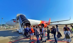 Hành khách làm thủ tục tại sân bay quốc tế Đà Nẵng.