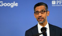 CEO của Alphabet và Google, Sundar Pichai phát biểu với giới truyền thông tại Google Campus ở Warsaw, Ba Lan. Ảnh: Reuters.