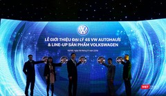 Đại diện các bên cùng làm lễ ấn nút tượng trưng đánh dấu sự hoạt động của đại lý 4S VW AutoHaus Phạm Văn Đồng (Ảnh: Ngô Minh)